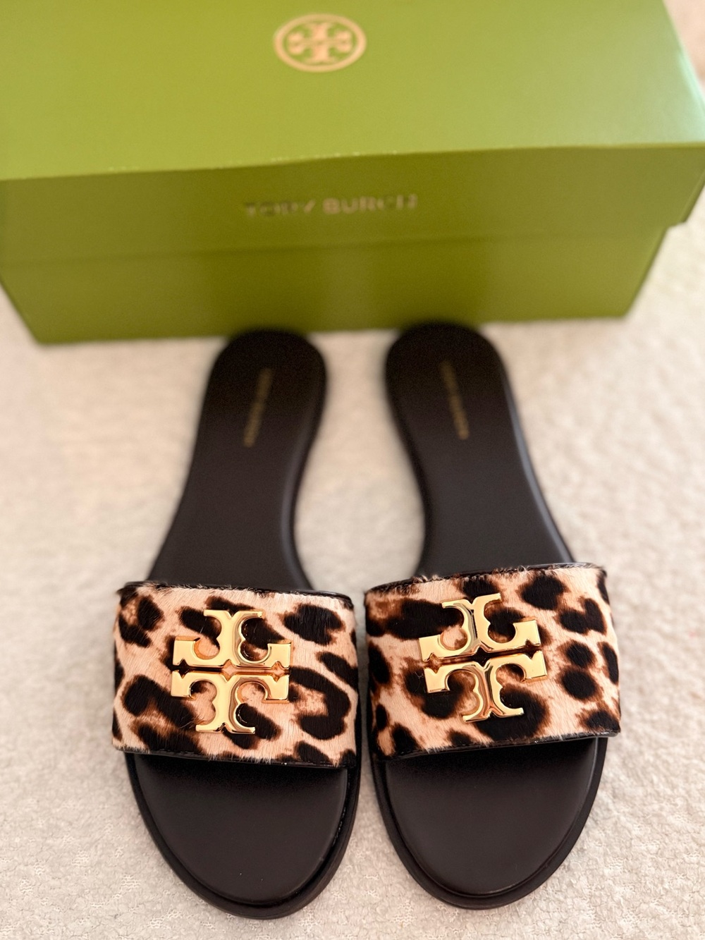 Tory Burch Everly Leopard Calf Hair Slide Sandals Logo Mule Flats 8 RUNS SMALL - Picture 2 of 9
